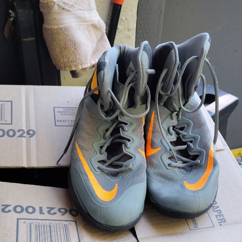 Nike High-Top Sneakers in Gray and Orange